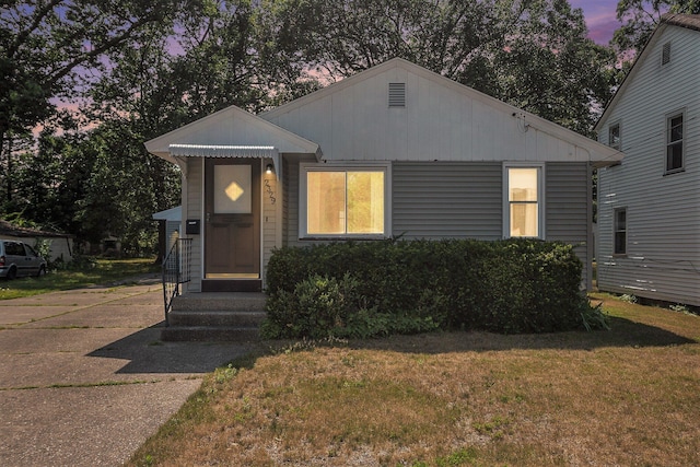 2329 Moon St, Muskegon, MI 49441 - bungalow-style house featuring a lawn