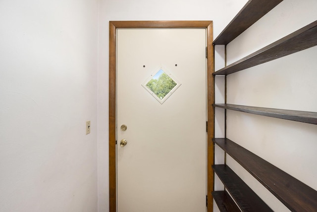 2329 Moon St, Muskegon, MI 49441 - view of entryway