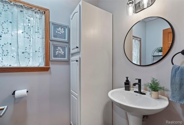 12151 Vergennes St, Lowell, MI 49331 - bathroom with a sink