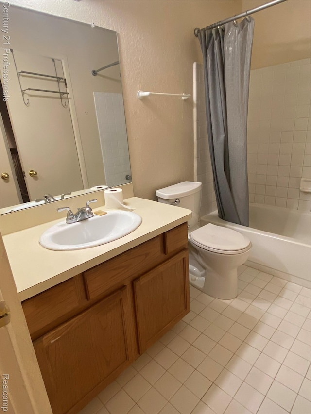 24857 Auburn Ln, Southfield, MI 48033 - full bath with vanity, tile patterned flooring, and shower / bath combo