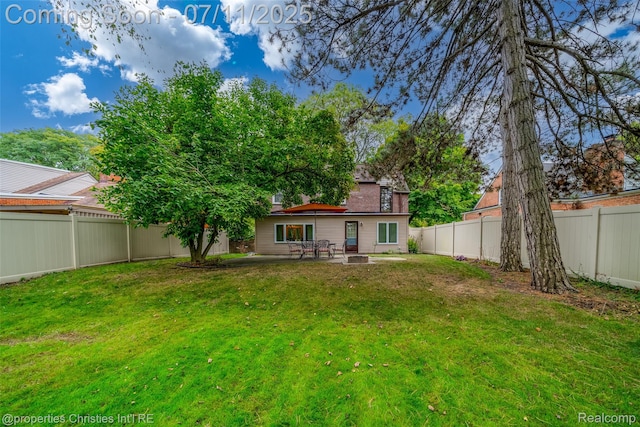 27461 Goldengate Dr W, Lathrup Village, MI 48076 - fenced backyard with a patio area