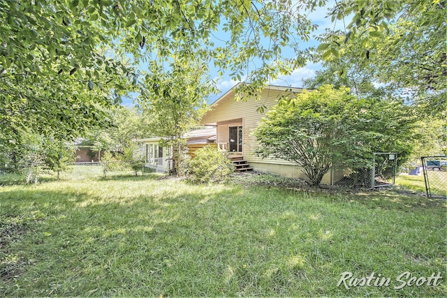 2953-2955 Okemos Dr SE, Grand Rapids, MI 49546 - view of yard with a gate