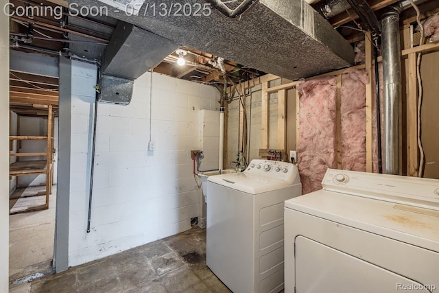 7709 Shelley Dr, Clarkston, MI 48348 - laundry room featuring washing machine and dryer