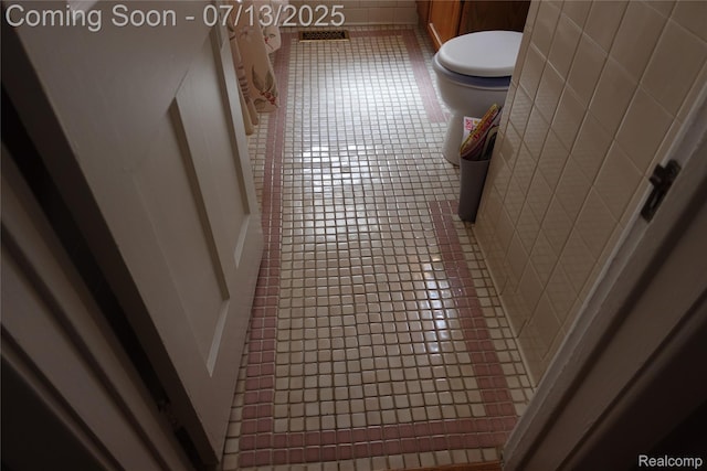 341 W Oakridge St W, Ferndale, MI 48220 - bathroom with toilet and tile patterned floors