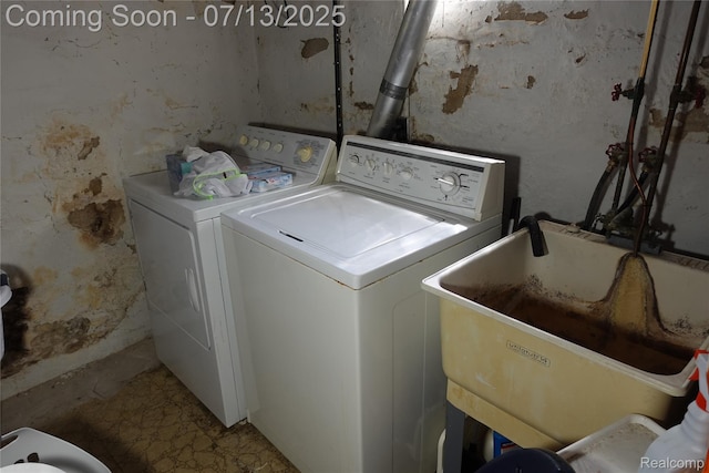 341 W Oakridge St W, Ferndale, MI 48220 - laundry area featuring washer and clothes dryer and a sink