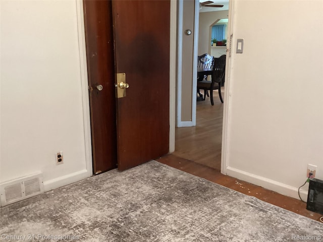 15451 Prest St, Detroit, MI 48227 - hall featuring baseboards