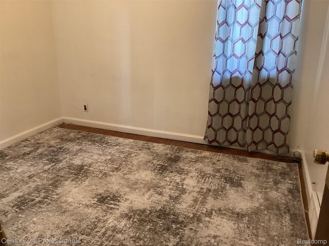 15451 Prest St, Detroit, MI 48227 - unfurnished room with baseboards