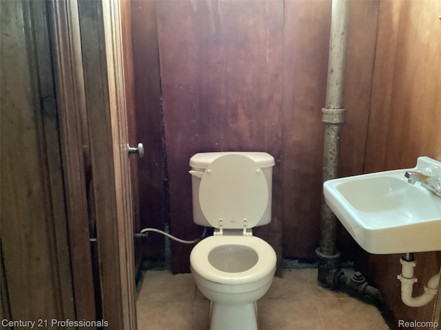 15451 Prest St, Detroit, MI 48227 - bathroom featuring tile patterned floors and a sink