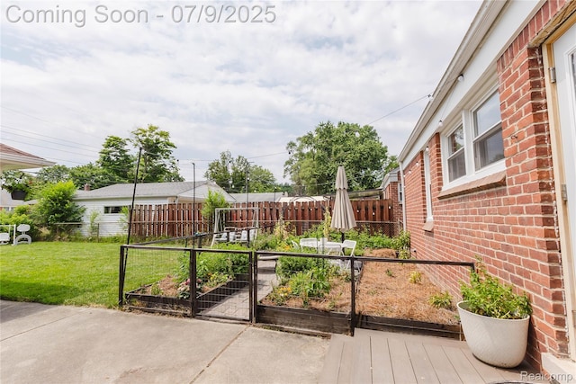 437 Normandy Rd, Royal Oak, MI 48073 - wooden terrace featuring a garden