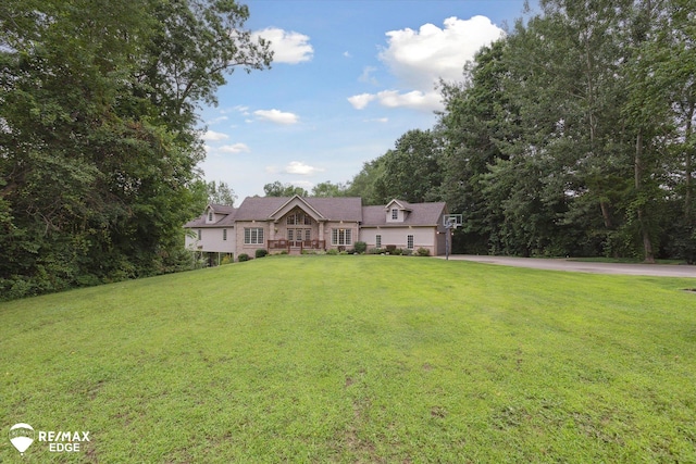 7266 Dodge Rd, Montrose, MI 48457 - view of front of home with driveway and a front yard