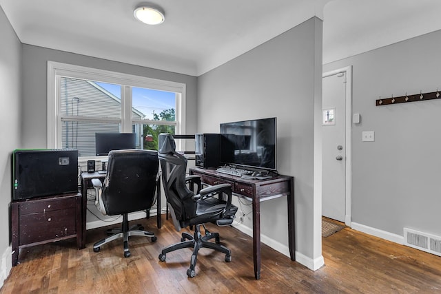 723 S Bowen St, Jackson, MI 49203 - office with wood finished floors and baseboards