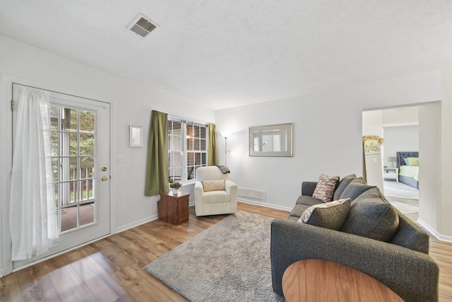 824 W Barrington Cir, Jackson, MI 49203 - living area featuring wood finished floors