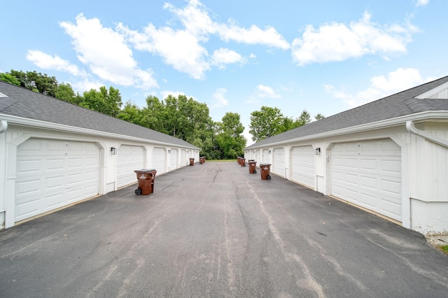 824 W Barrington Cir, Jackson, MI 49203 - view of garage