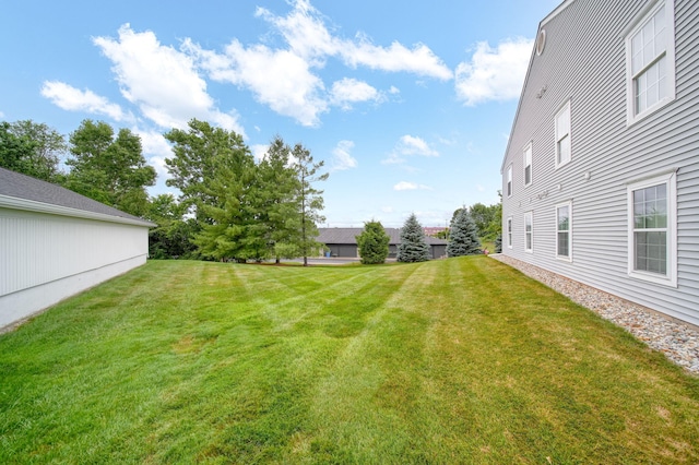 824 W Barrington Cir, Jackson, MI 49203 - view of green lawn