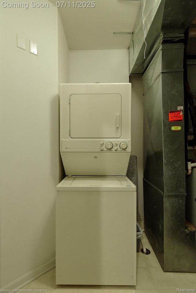 231 Main St, Belleville, MI 48111 - laundry area featuring estacked washer and dryer and baseboards
