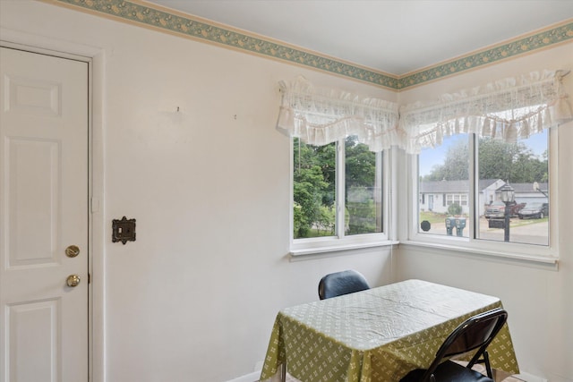 5452 Lucerne Ave, Kalamazoo, MI 49048 - dining area featuring baseboards