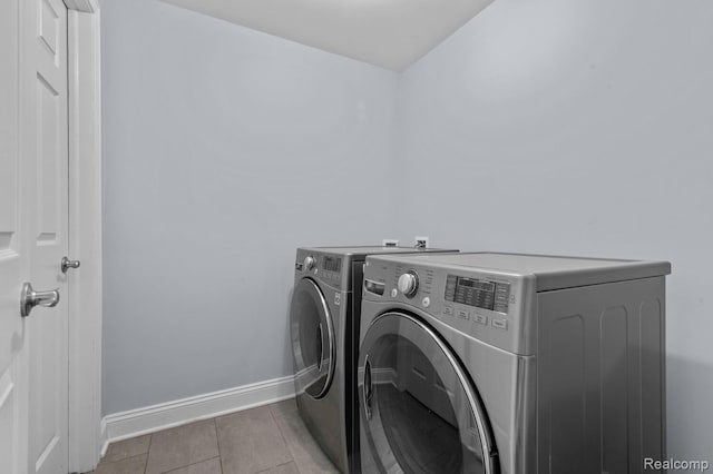 4350 Pine Ridge Ct, Ann Arbor, MI 48105 - washroom featuring washing machine and clothes dryer and baseboards