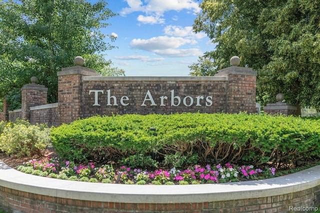 4350 Pine Ridge Ct, Ann Arbor, MI 48105 - view of community sign