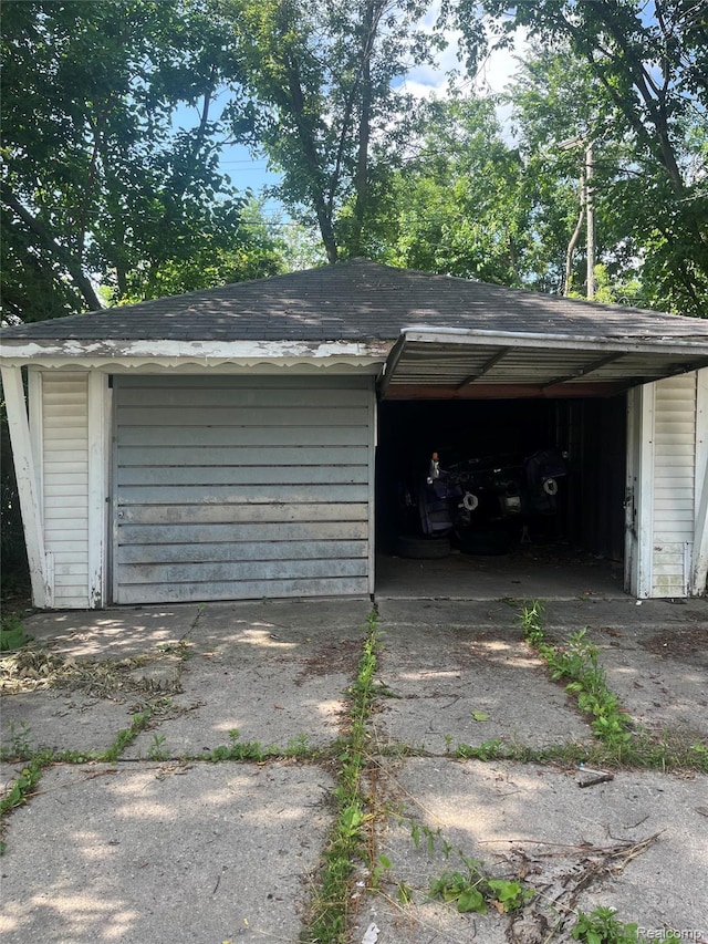 15682 Liberal St, Detroit, MI 48205 - view of garage