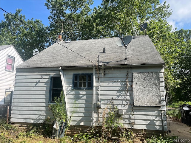 15682 Liberal St, Detroit, MI 48205 - rear view of property with a shingled roof
