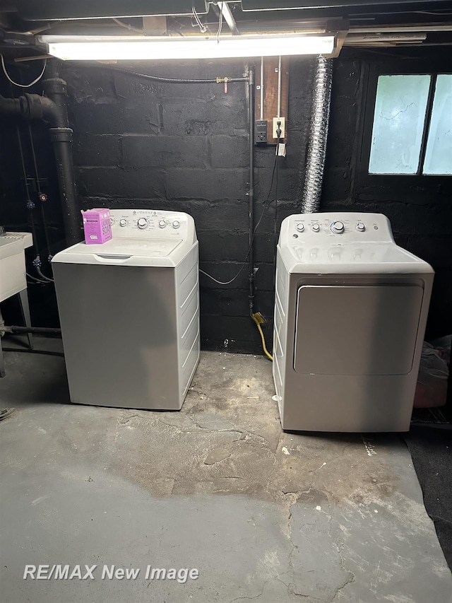 419 N Birney St, Bay City, MI 48708 - basement featuring washing machine and clothes dryer