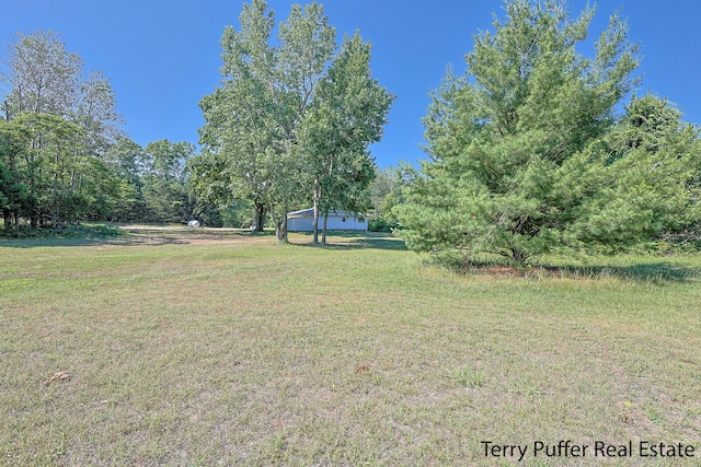2860 Fenner Rd, Muskegon, MI 49445 - view of grassy yard