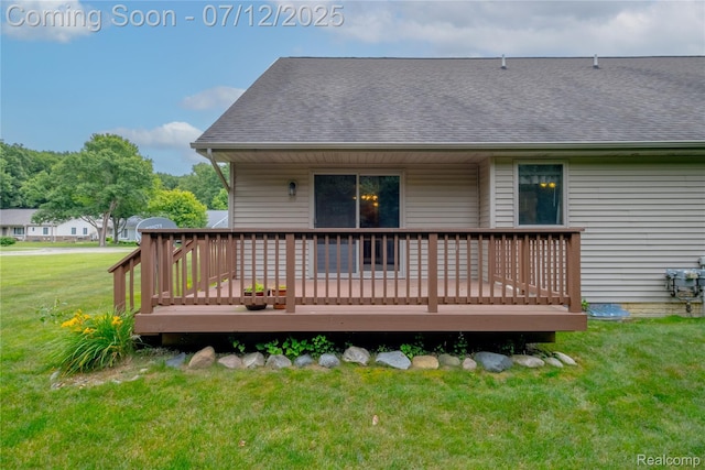 1435 Sunset Blvd, Flint, MI 48507 - rear view of property with roof with shingles, a lawn, and a wooden deck
