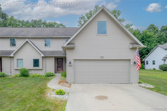 1435 Sunset Blvd, Flint, MI 48507 - traditional-style house featuring driveway and a front yard