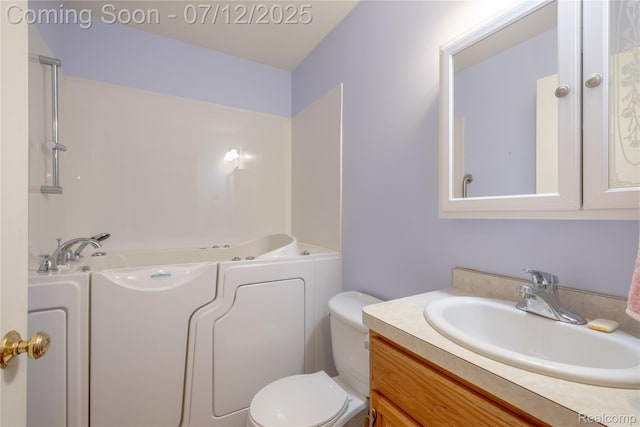 1435 Sunset Blvd, Flint, MI 48507 - bathroom featuring vanity and a garden tub