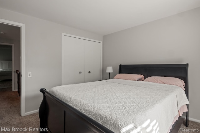 1125 Meadowglen Ct, Bloomfield Hills, MI 48304 - bedroom with carpet flooring and a closet
