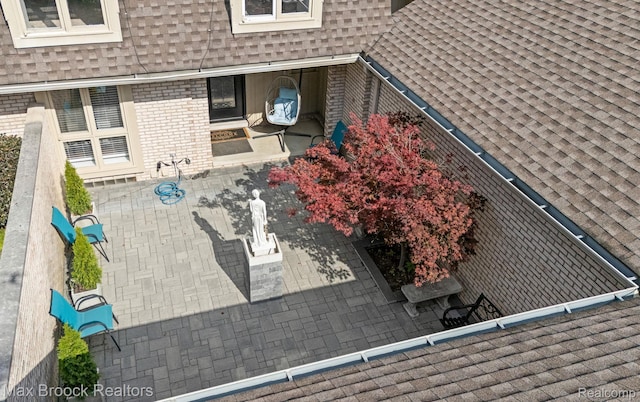 1125 Meadowglen Ct, Bloomfield Hills, MI 48304 - exterior view of a shingled roof