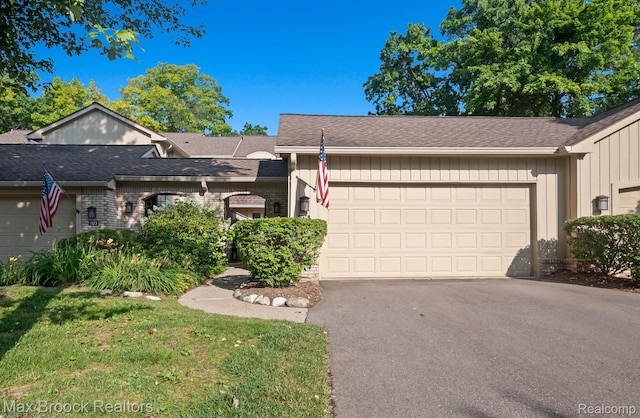 1125 Meadowglen Ct, Bloomfield Hills, MI 48304 - view of front of home with driveway, an attached garage, and brick siding