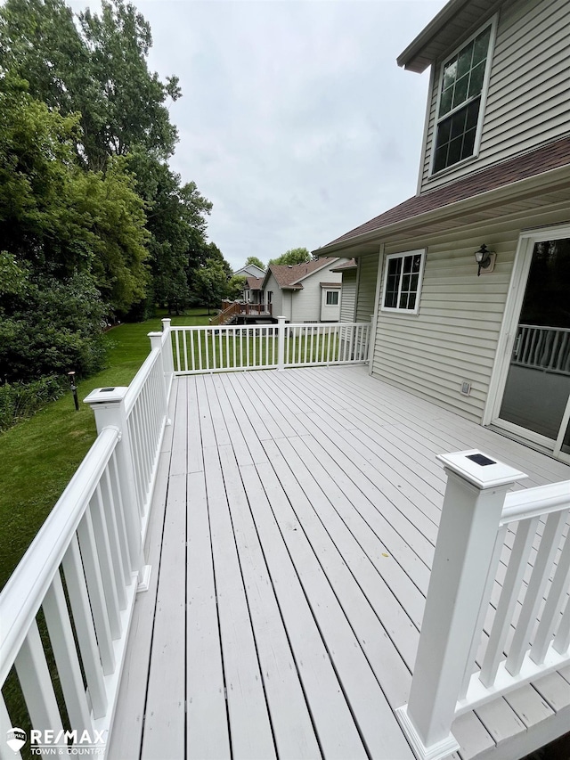 1421 Newcastle Dr, Davison, MI 48423 - deck with a yard