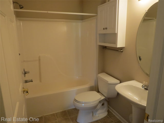 3153 Kneeland Cir, Howell, MI 48843 - full bathroom featuring shower / tub combination and toilet