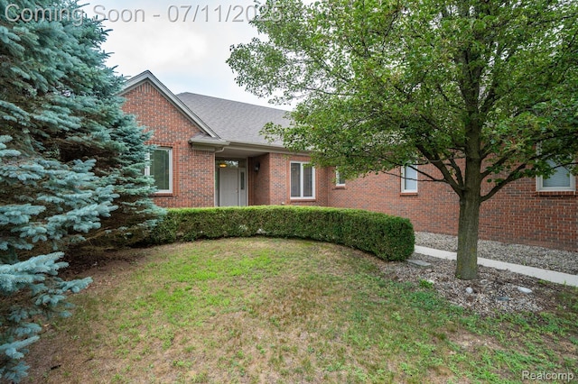 13823 Blue Beech Ln, Shelby Twp, MI 48315 - ranch-style home featuring brick siding and a front lawn