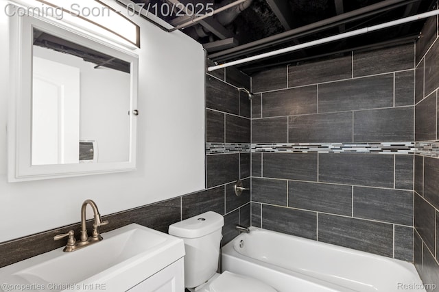 120 Seward St Unit U2, Detroit, MI 48202 - bathroom featuring vanity and shower / bathtub combination