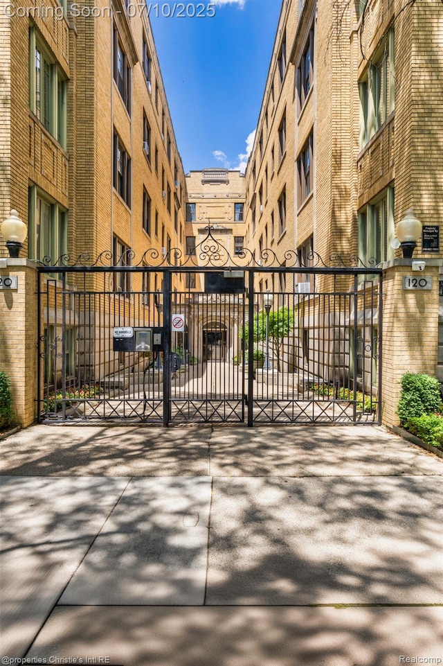 120 Seward St Unit U2, Detroit, MI 48202 - view of gate