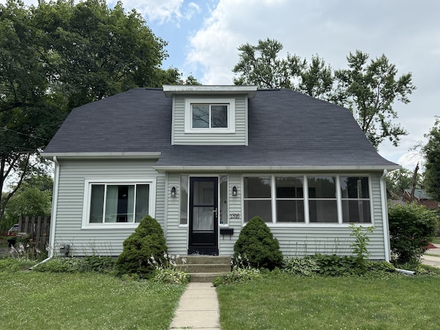 1316 Vassar Dr, Kalamazoo, MI 49001 - view of front of property with a front lawn