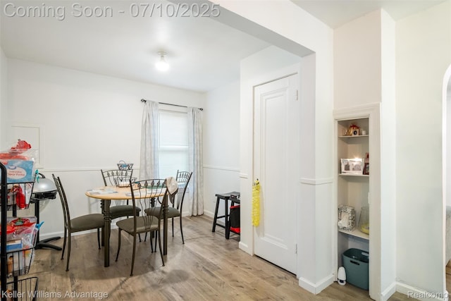 15326 Brookfield St, Livonia, MI 48154 - dining space featuring wood finished floors and baseboards