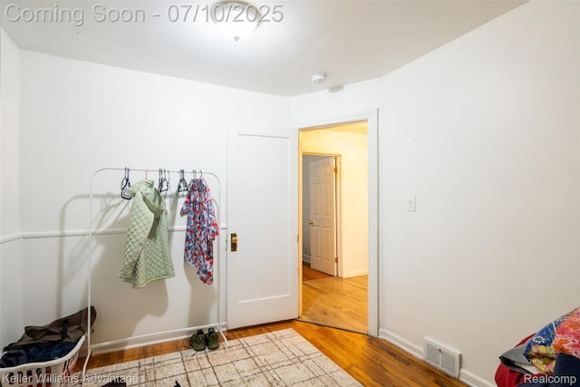 15326 Brookfield St, Livonia, MI 48154 - interior space featuring wood finished floors and baseboards