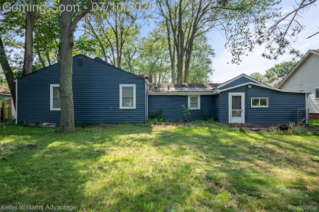15326 Brookfield St, Livonia, MI 48154 - rear view of house featuring a lawn