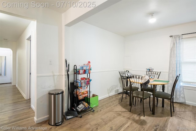 15326 Brookfield St, Livonia, MI 48154 - dining area with wood finished floors and baseboards