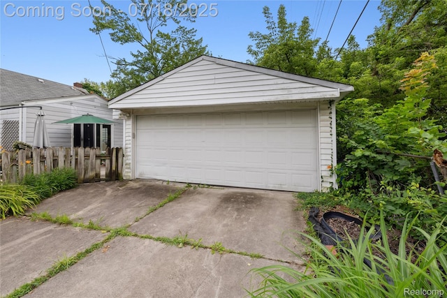 28589 Everett St, Southfield, MI 48076 - view of detached garage