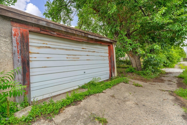 1227 Longfellow St, Detroit, MI 48202 - view of garage