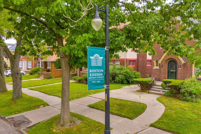 1227 Longfellow St, Detroit, MI 48202 - view of property's community with a yard