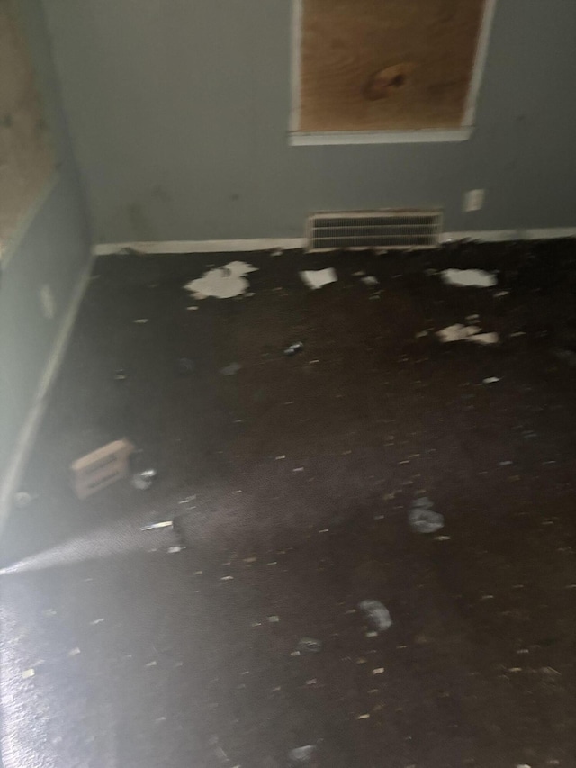 8255 Marlowe St, Detroit, MI 48228 - detailed view of baseboards