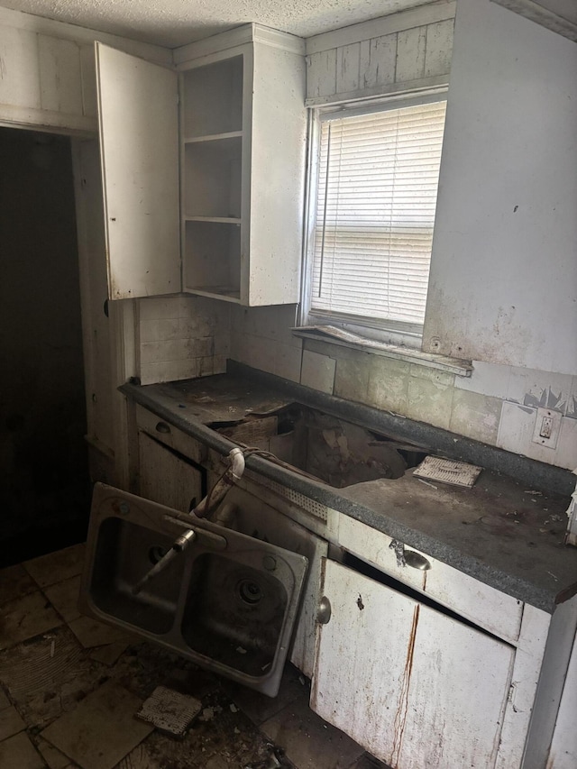 8255 Marlowe St, Detroit, MI 48228 - kitchen featuring dark countertops, a textured ceiling, and open shelves