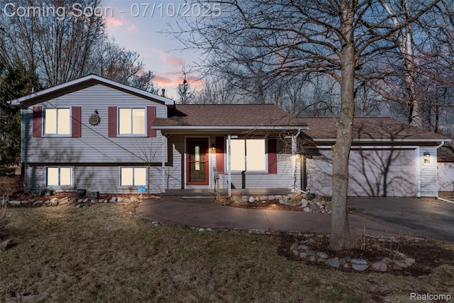 1560 Mercedes St, West Bloomfield, MI 48324 - split level home featuring driveway, a yard, an attached garage, a shingled roof, and covered porch