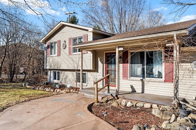 1560 Mercedes St, West Bloomfield, MI 48324 - split level home with covered porch and a shingled roof