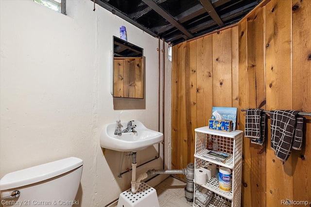 4151 Seminole Dr, Royal Oak, MI 48073 - half bath featuring toilet and a sink
